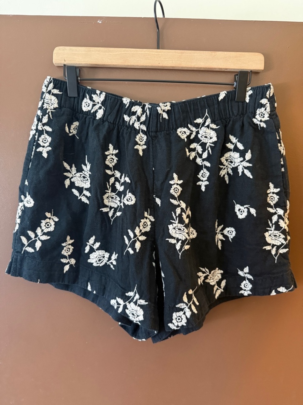 Abercrombie & Fitch Black Embroidered Floral Shorts
